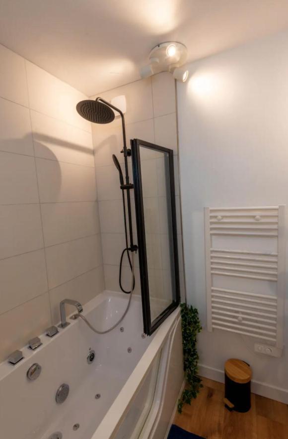 Balneo & Sauna, Sejour Detente Aux Teinturiers - Metro Charpennes - Garage Вильорбан Екстериор снимка