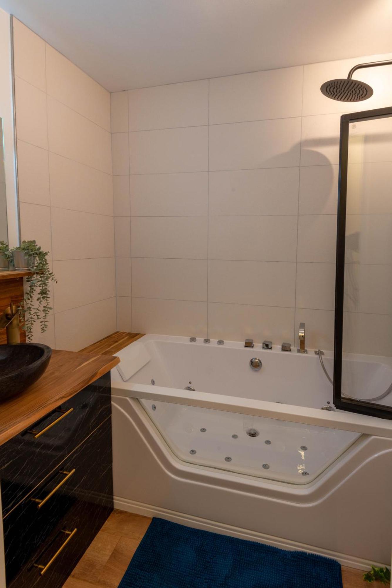Balneo & Sauna, Sejour Detente Aux Teinturiers - Metro Charpennes - Garage Вильорбан Екстериор снимка